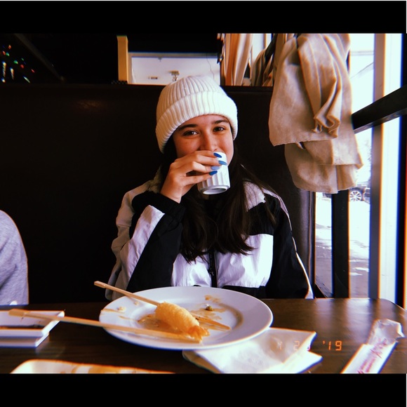 Meet your Posher, Laura - Picture 2 of 7